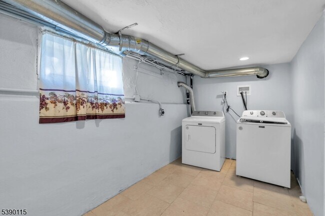 Building Photo - 2144 Tyler St