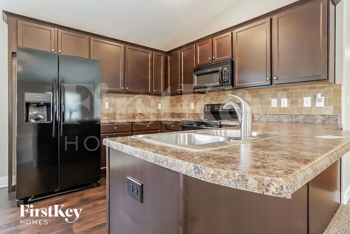 Building Photo - 2043 Village Ridge Cir