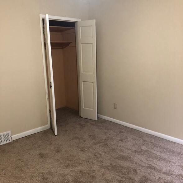 Walk-in closet bedroom 2 - 4968 New Haven Ave
