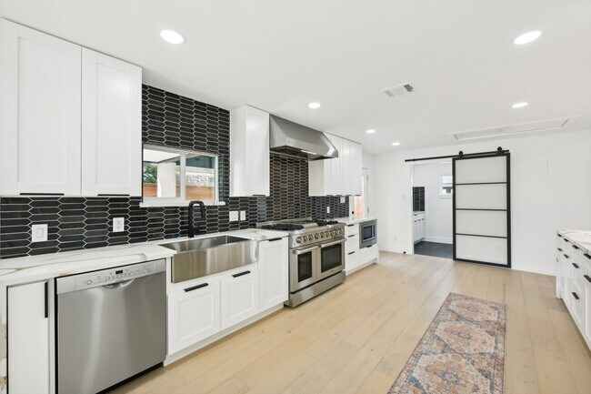 Building Photo - 3729 Rio Vista St