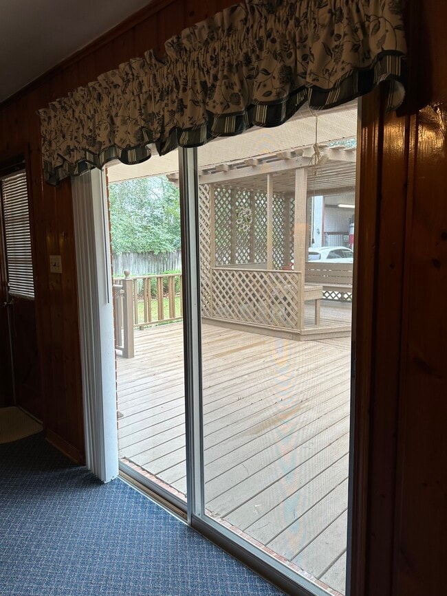 Building Photo - 503 S Pontiac Ave