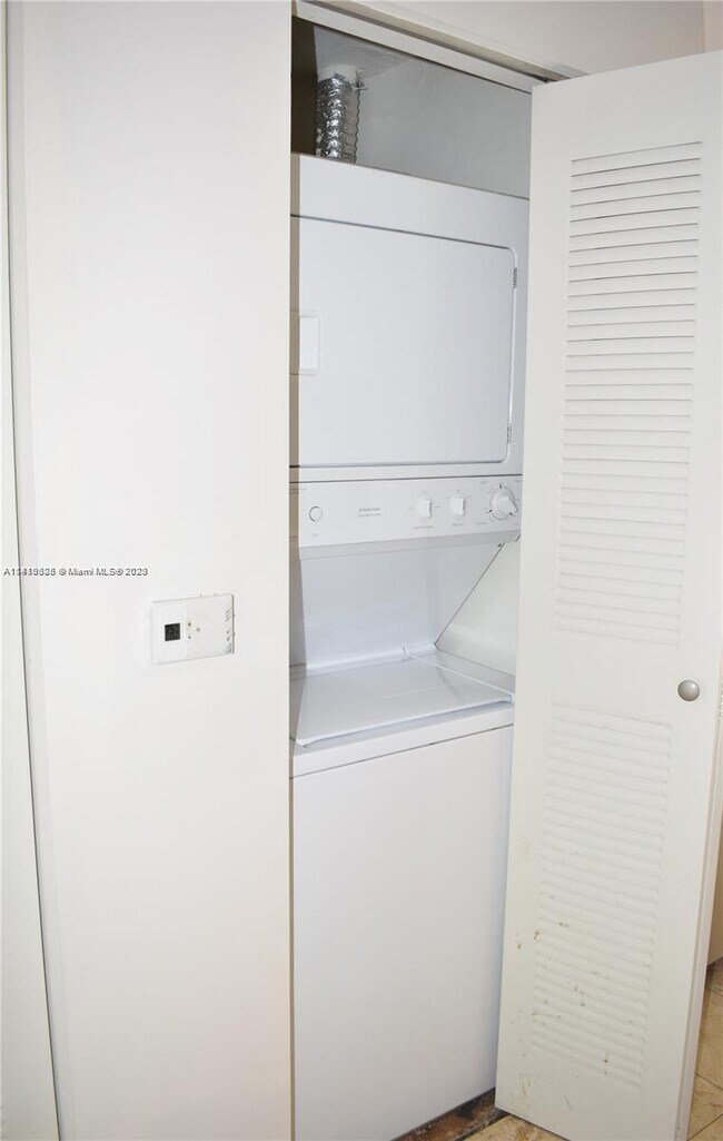 Building Photo - 3339 Virginia St