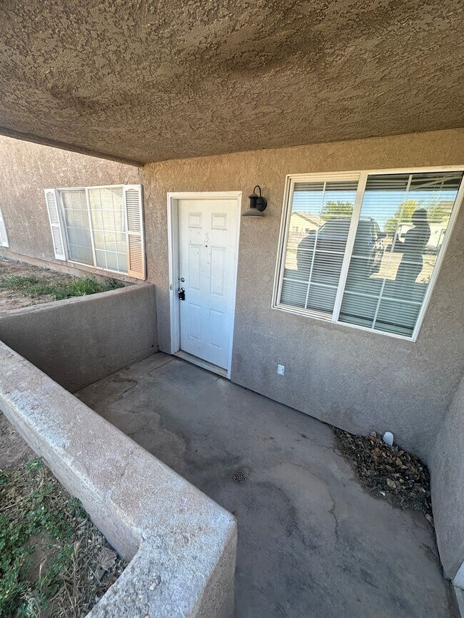 Building Photo - 4-bedroom, 2-bath apartment in Cedar City fourplex