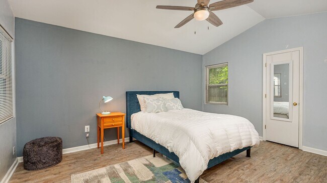 Building Photo - 3 bedroom 2 bathroom house in Chelsea Park - Mt.Pleasant