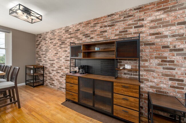 Building Photo - 1055 Parksley Ave