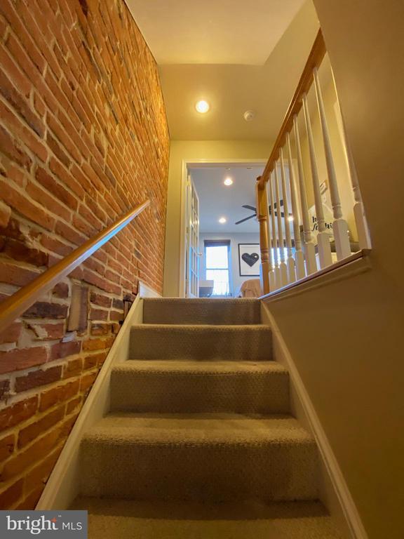 Building Photo - 1444 S Charles St