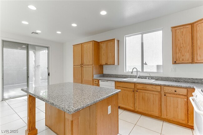 Building Photo - 523 Moses Lake Ct