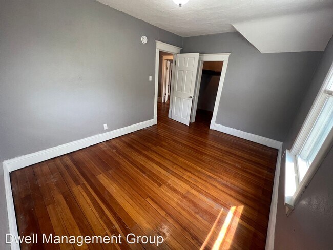 Building Photo - 4 br, 2 bath House - 401 9th St NE
