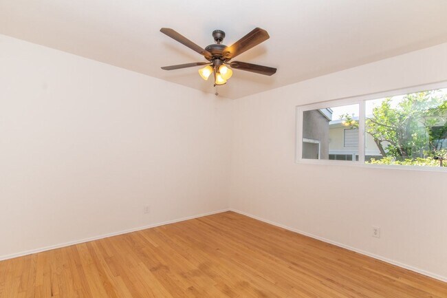 Building Photo - Charming 1 Bedroom / 1 Bath Apartment in Kensington Neighborhood w/ Garage - VACANT FOR VIEWING!