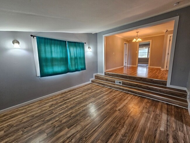 Building Photo - 3 Bedroom 1 Bathroom Home w/ Bonus Off of Gum Branch Rd.