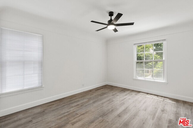 Building Photo - 308 S Reeves Dr