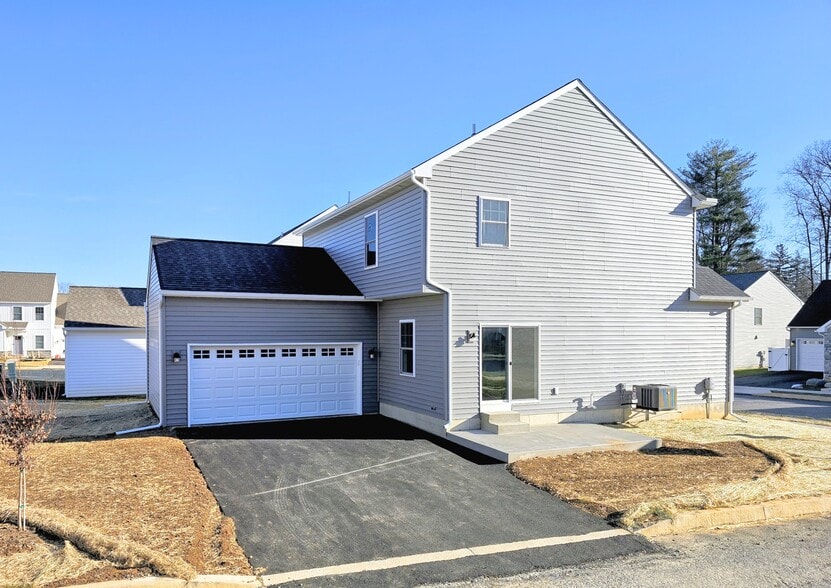 Building Photo - 394 Hensley St