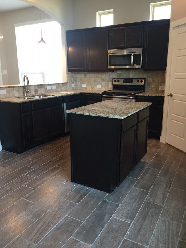 Building Photo - LUXURY 2 STORY DUPLEX LOCATED IN MIDLOTHIAN, TEXAS!