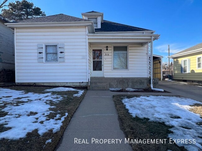 Primary Photo - 715 S 4th Ave