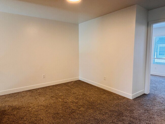 Building Photo - 426 W 85 S