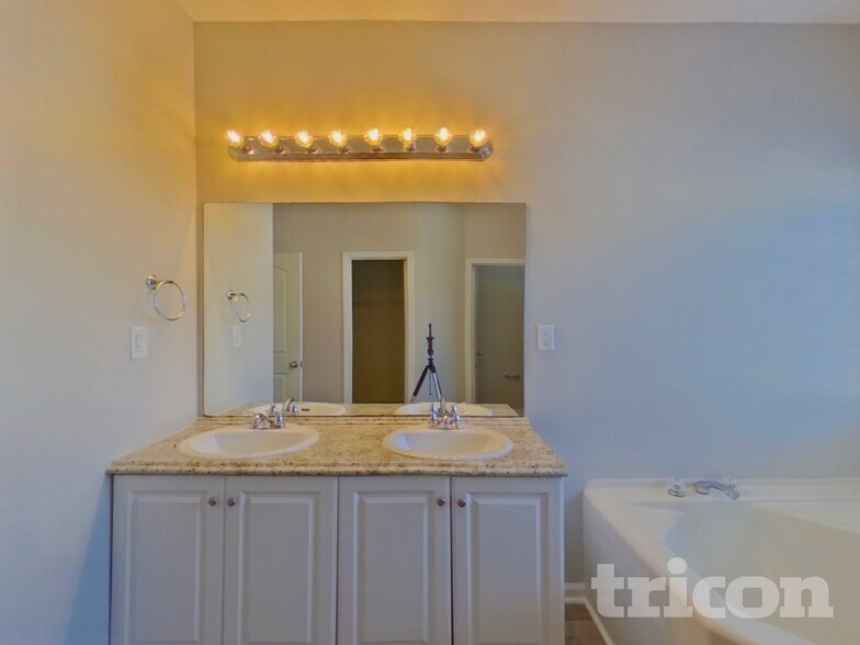 Building Photo - 10481 Sand Ct