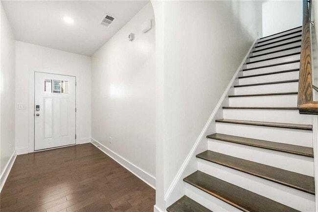 Building Photo - 7673 Squire Ct