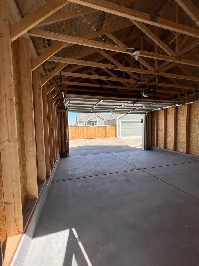 Building Photo - 2B/2B Berthoud Ranch Style Home Built with...