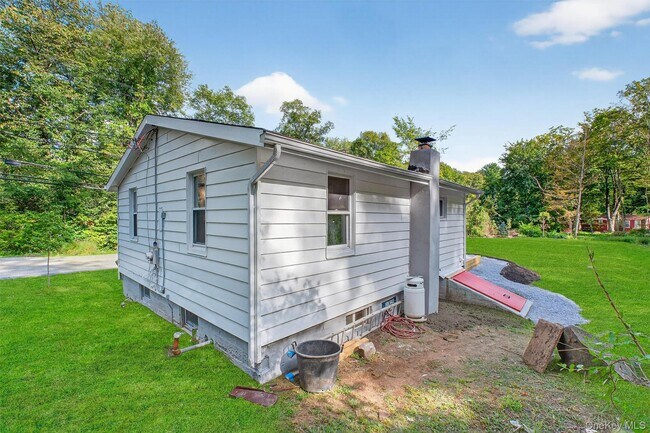 Building Photo - 2091 Maple Ave