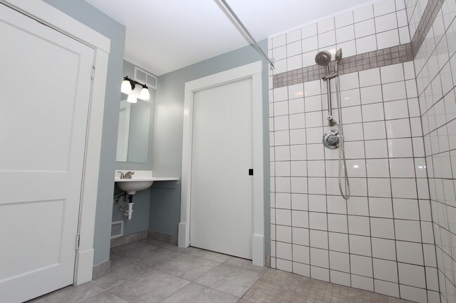Building Photo - 225 Garfield Ave SW