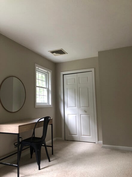 Building Photo - 100 Laurelwood Dr