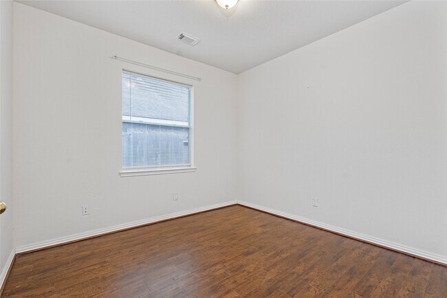 Building Photo - 407 Livingstone Ln