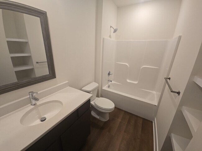 Building Photo - 2143/45 S Thatcher Cir