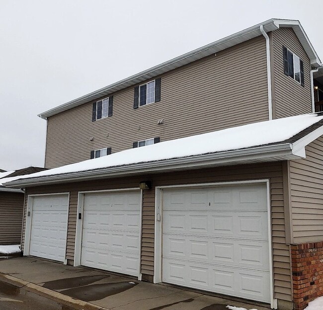 Building Photo - $1,125 | 2 Bedroom, 1 Bathroom Condo | No Pets | Sublease* | Available for a June 5th, 2026 Move In!