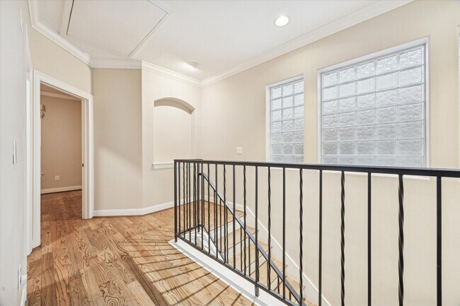 Building Photo - 5706 Blossom St