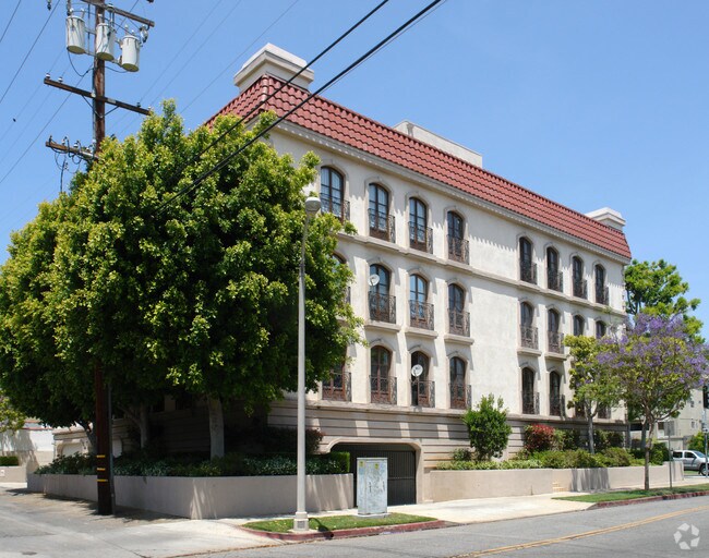 Building Photo - 8930 Burton Way