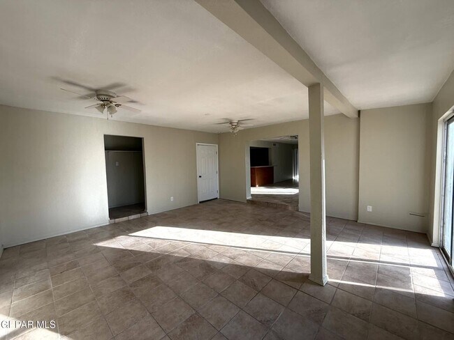 Building Photo - 2801 Hawick Rd