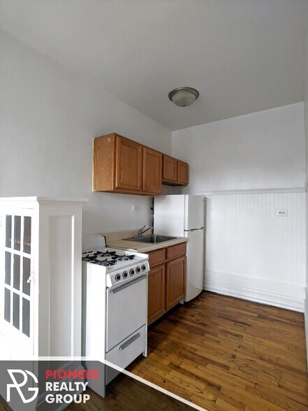 Building Photo - 4635 N Paulina St