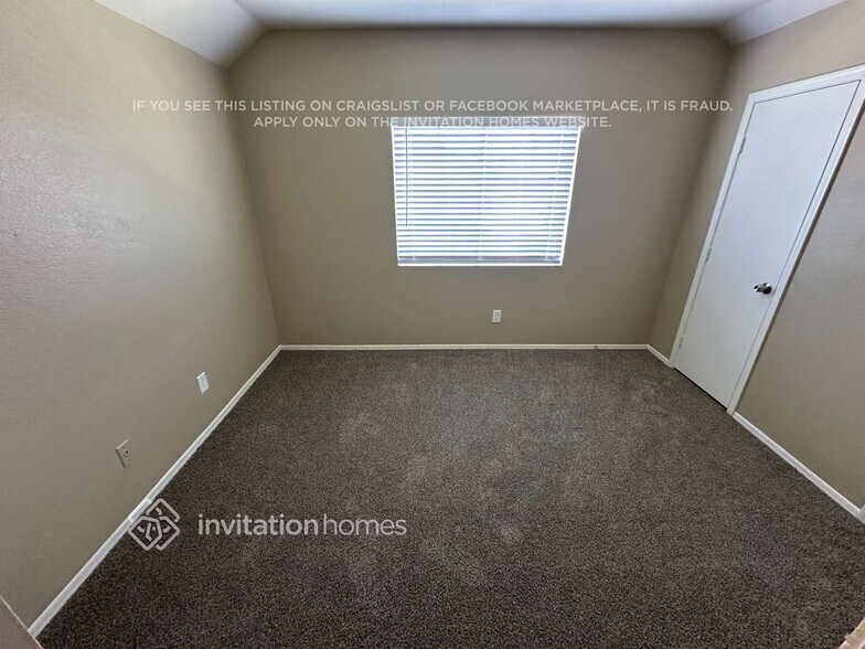 Building Photo - 2349 W Garden Dr