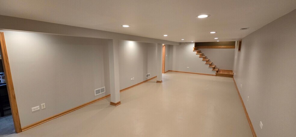 Building Photo - 5155 S Mobile Ave