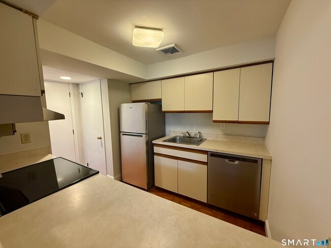 Building Photo - 105 Tremont Ave