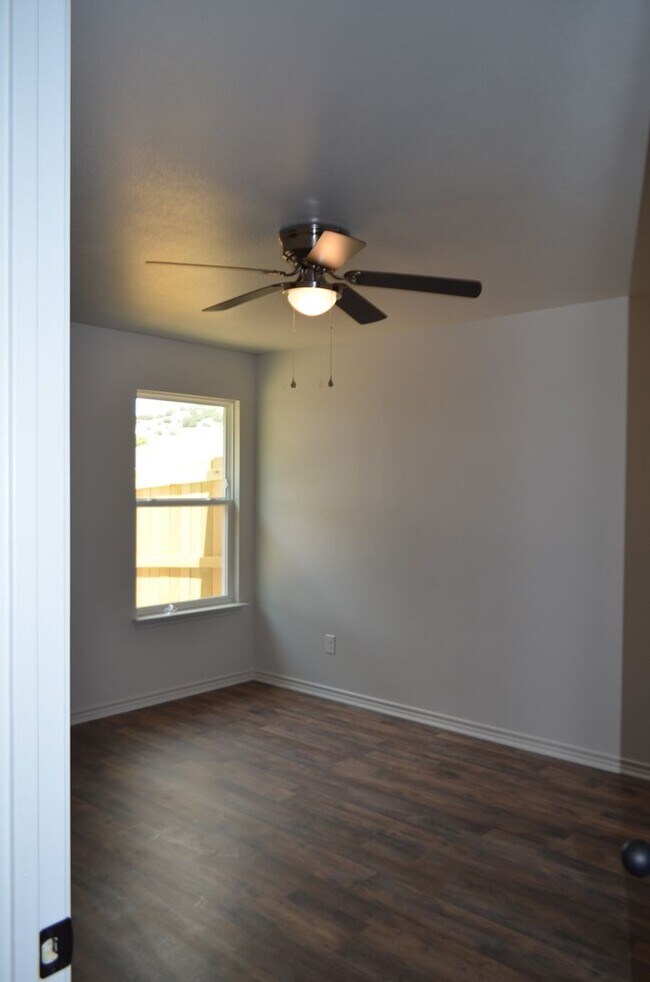 Building Photo - 1826 Castroville Trl