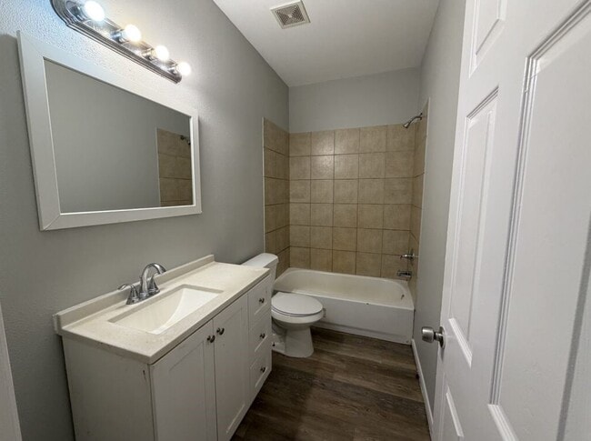 Building Photo - 3118 Barberry Dr