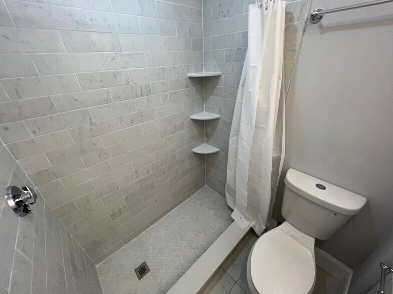 Building Photo - 361 Beacon St