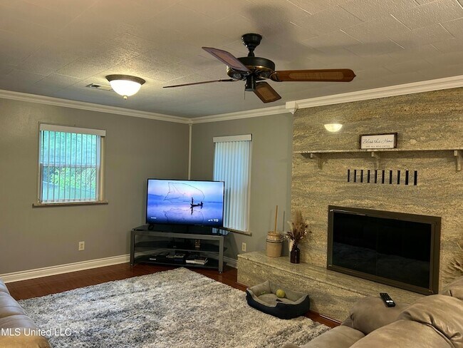 Building Photo - 14008 Dundeewood Rd