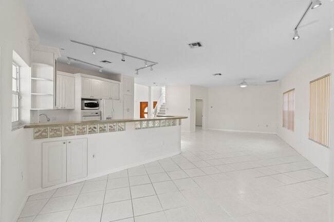 Building Photo - 2671 NE 22nd Ct