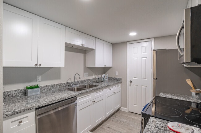 Building Photo - Tomball Ranch