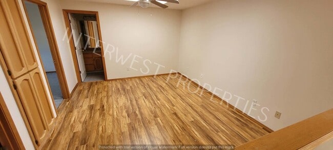 Building Photo - Spacious & Beautiful 4 bd 2.5 ba, 2 Story Battle Ground Home w/ A/C, Fireplace & so much More!