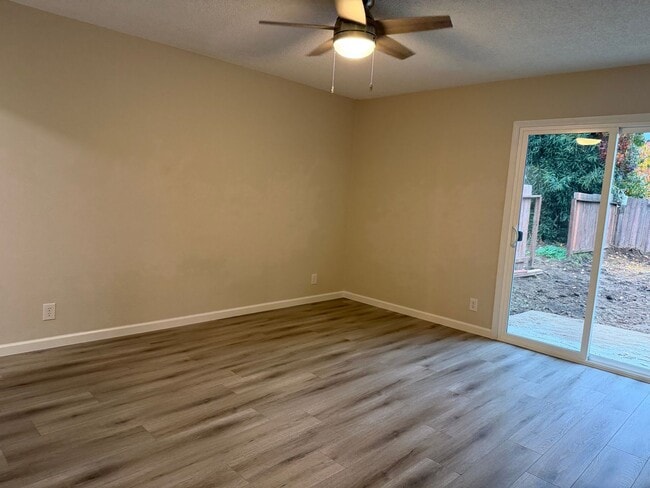 Building Photo - 5419 E Knoll Drive