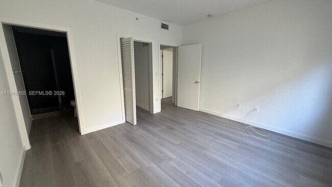 Building Photo - 820 15th St