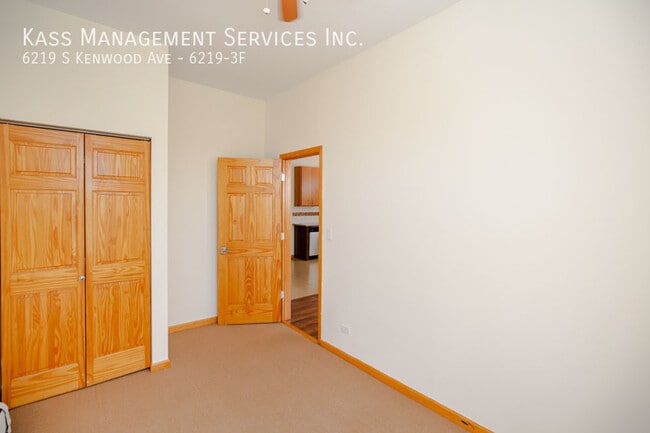 Building Photo - 6219 S Kenwood Ave