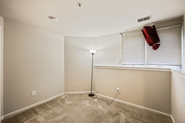 Building Photo - Spacious Ground-Level 2-Bedroom Unit with ...