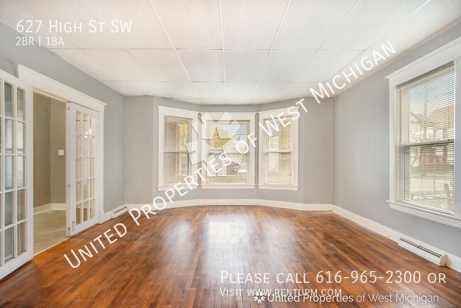 Building Photo - Available Now |2 Bed 1 Bath Lower Level Ap...