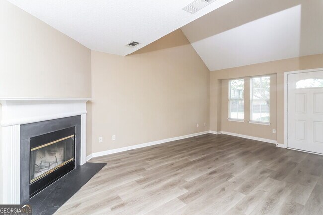 Building Photo - 3695 Longview Dr