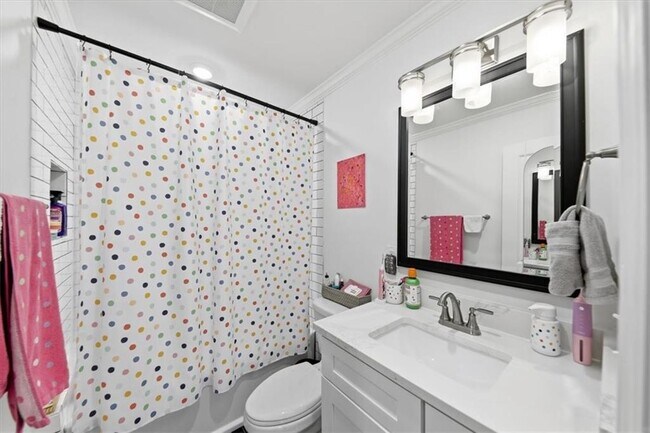 Building Photo - 15 Arpege Way NW