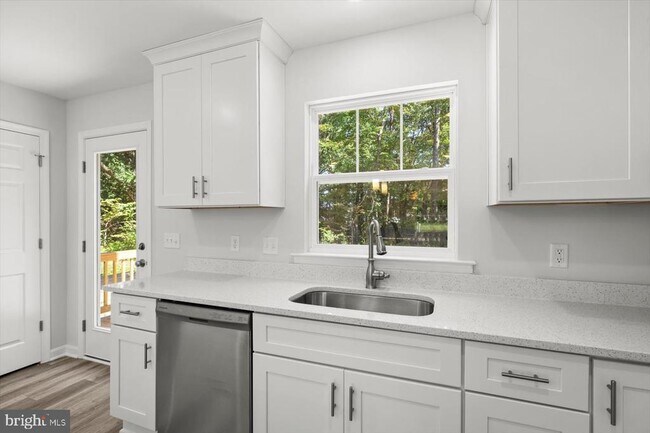 Building Photo - 703 Mattox Ave